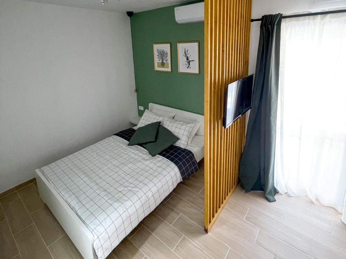 Modern Studio Overlooking Downtown Makarska Esterno foto