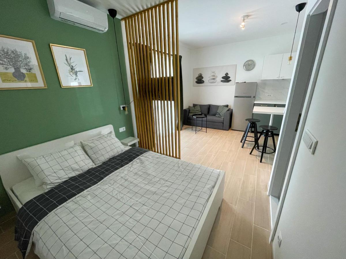 Modern Studio Overlooking Downtown Makarska Esterno foto
