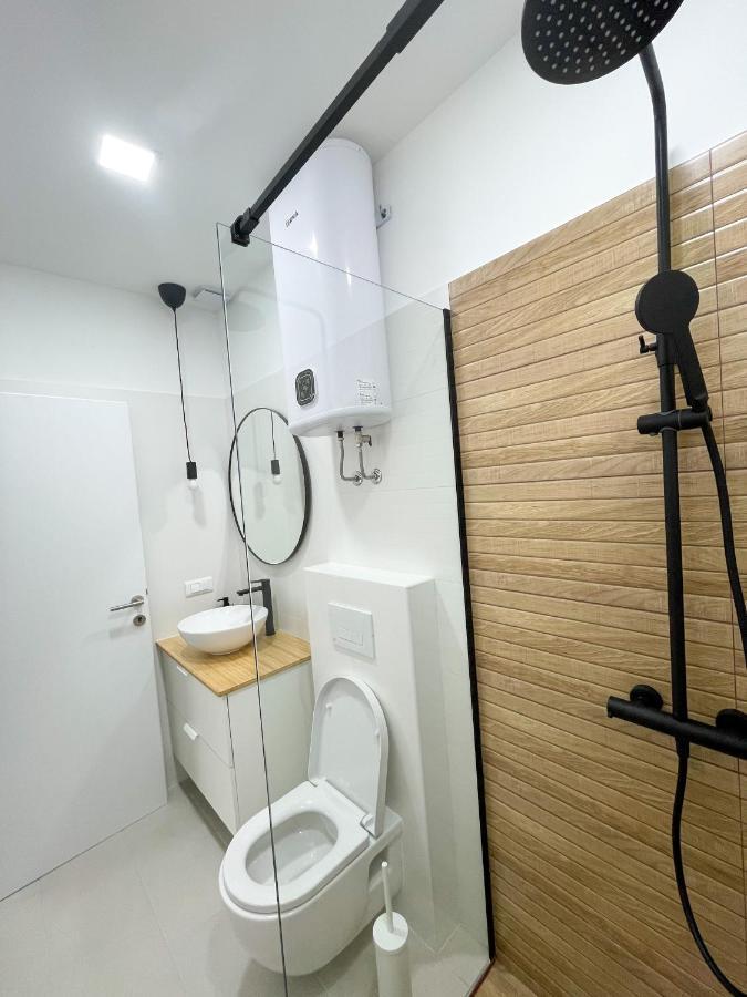 Modern Studio Overlooking Downtown Makarska Esterno foto