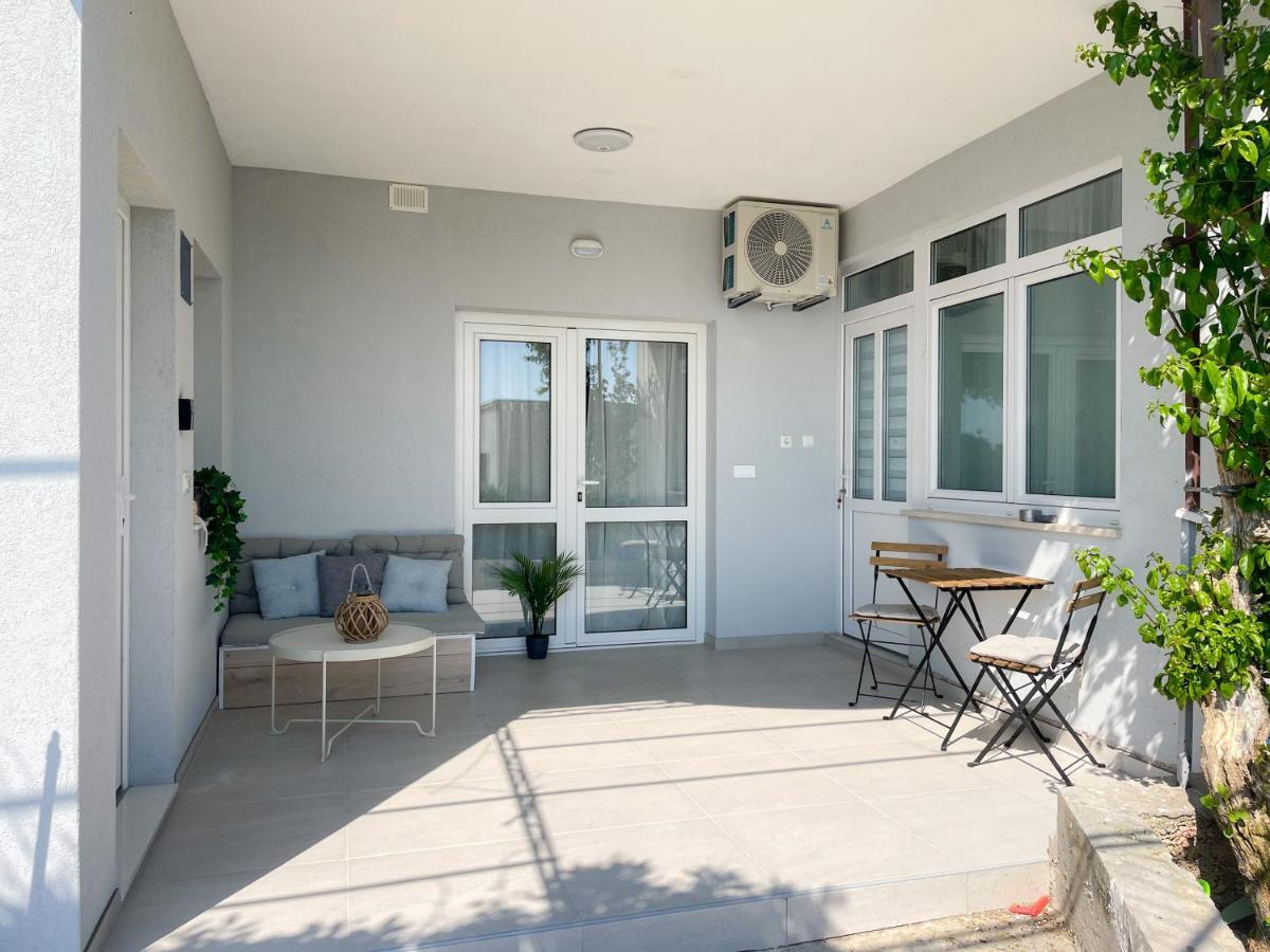 Modern Studio Overlooking Downtown Makarska Esterno foto
