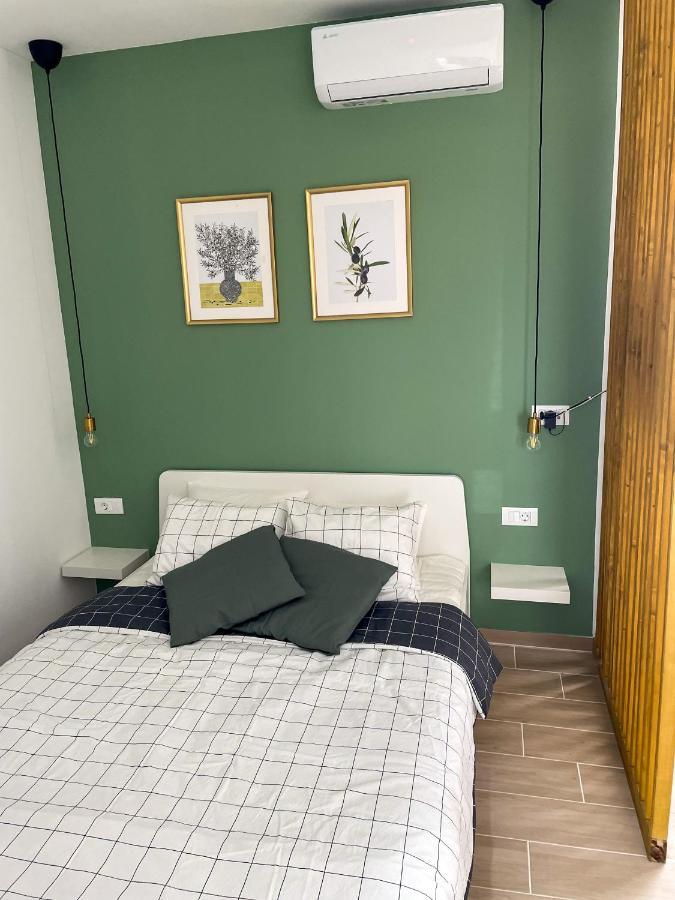 Modern Studio Overlooking Downtown Makarska Esterno foto