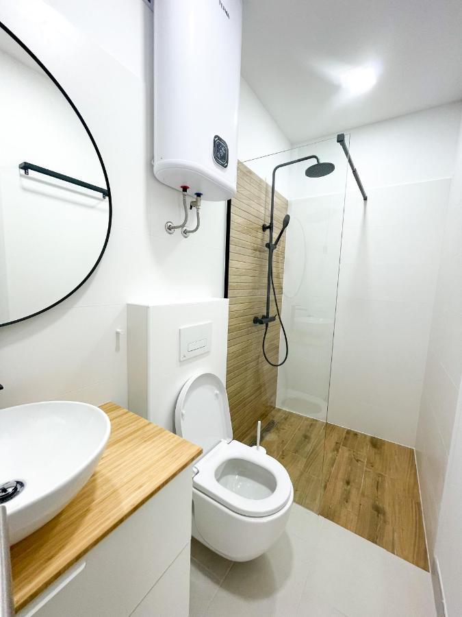 Modern Studio Overlooking Downtown Makarska Esterno foto
